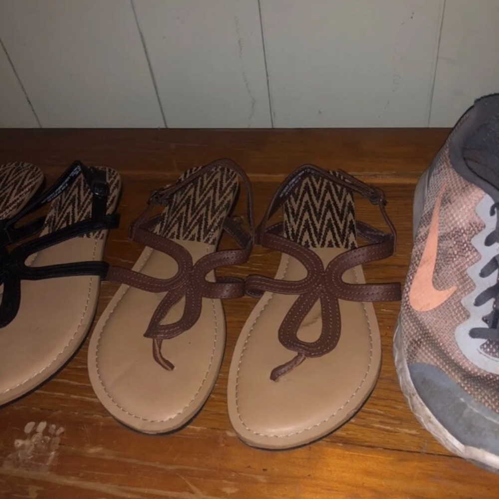 SHOES - Picture 4 of 12